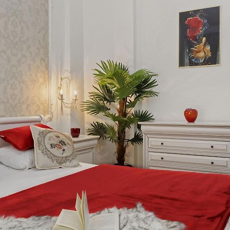 Sweet Luxury Three Rooms Apartment City Center Universitate Bucarest Exterior foto