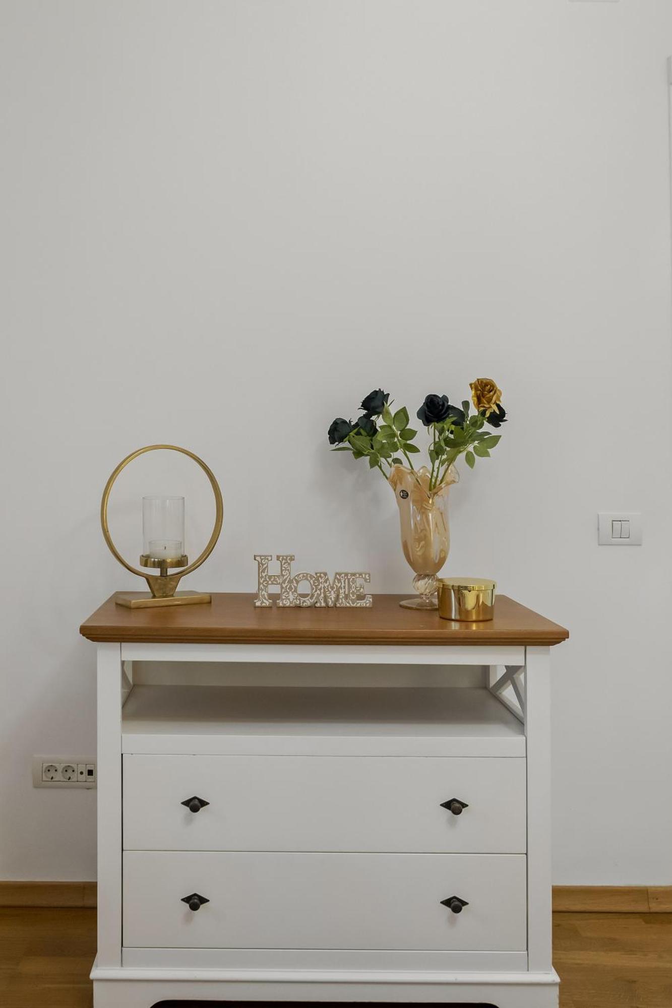 Sweet Luxury Three Rooms Apartment City Center Universitate Bucarest Exterior foto