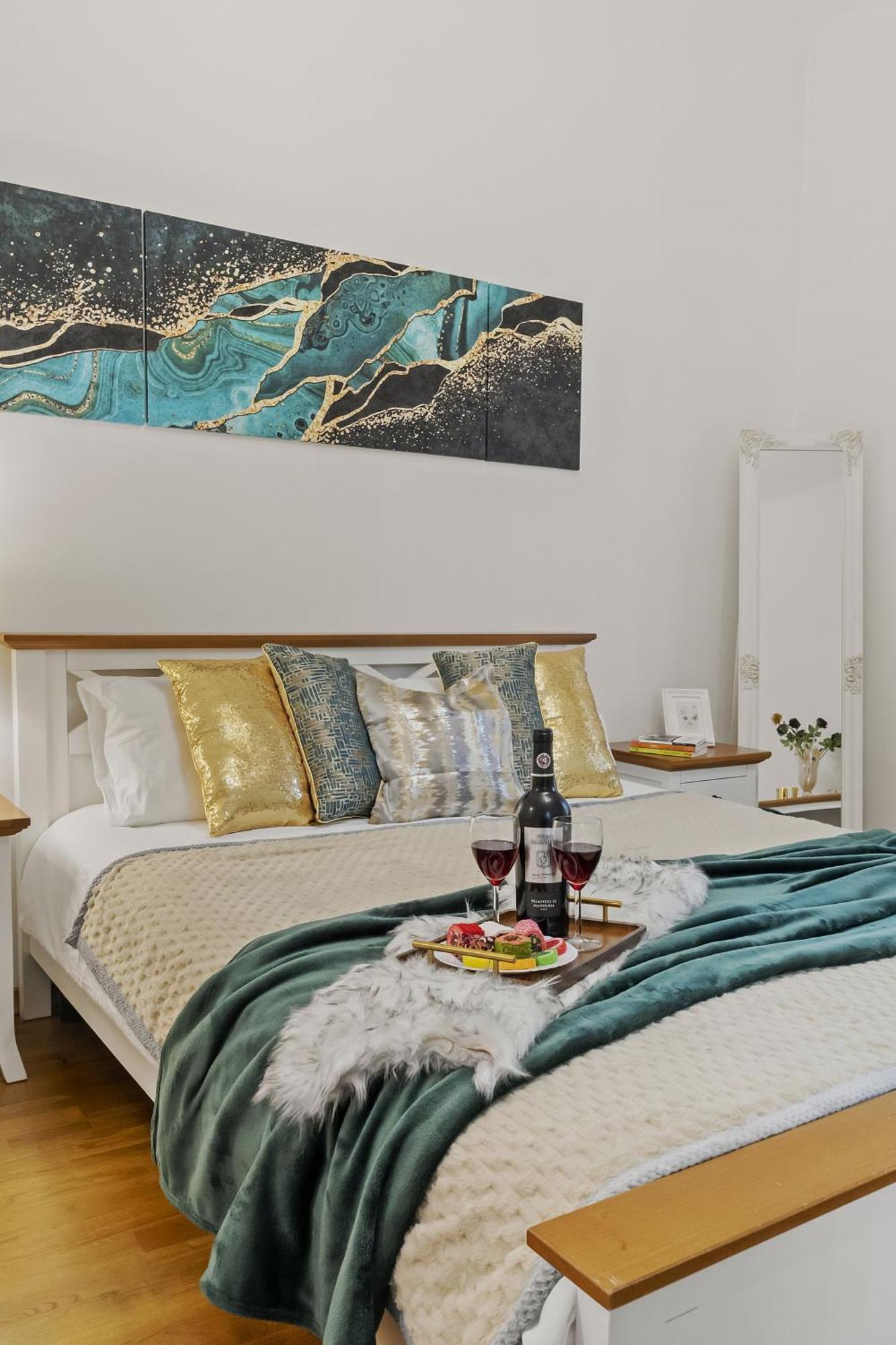 Sweet Luxury Three Rooms Apartment City Center Universitate Bucarest Exterior foto