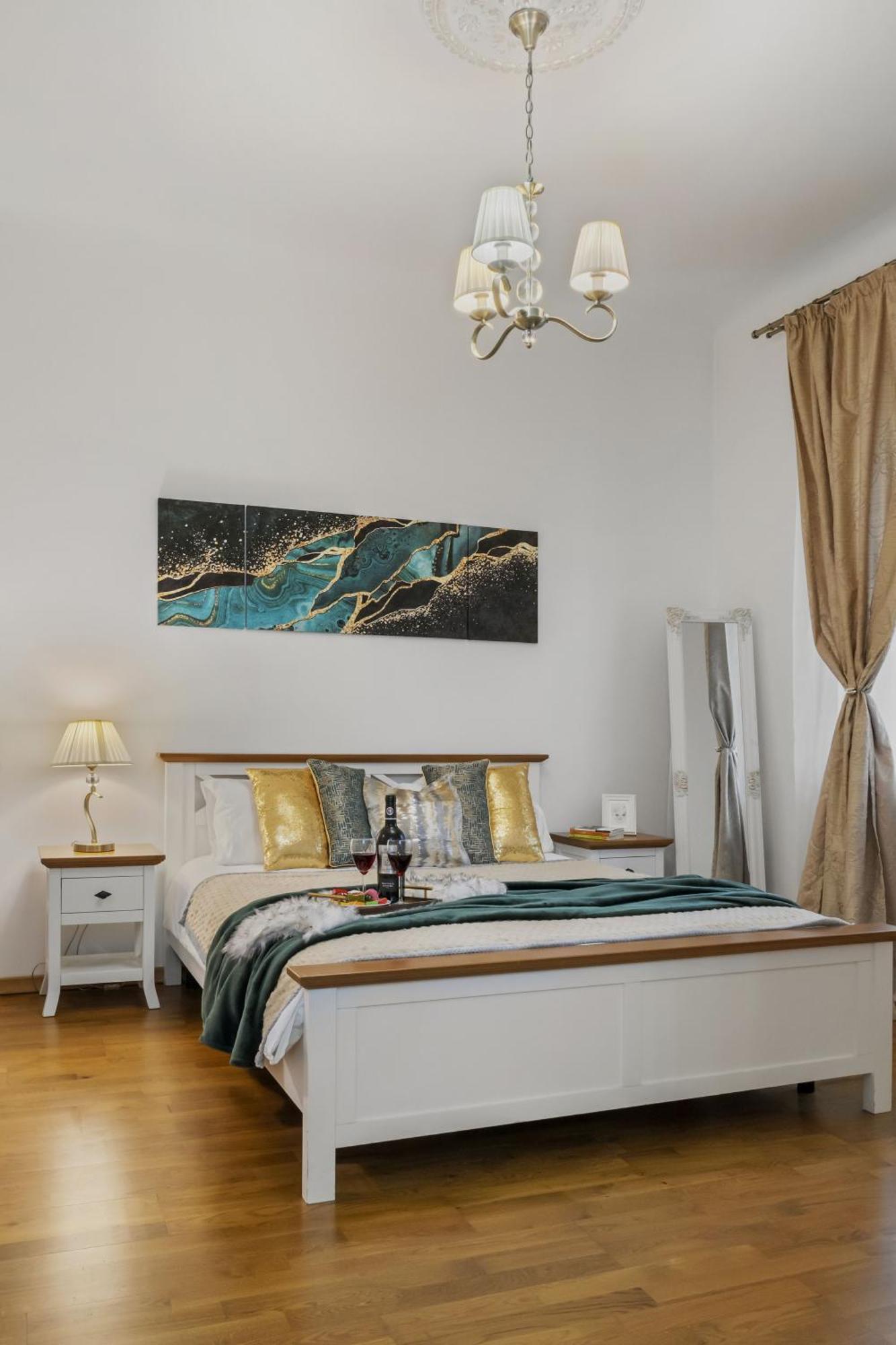Sweet Luxury Three Rooms Apartment City Center Universitate Bucarest Exterior foto
