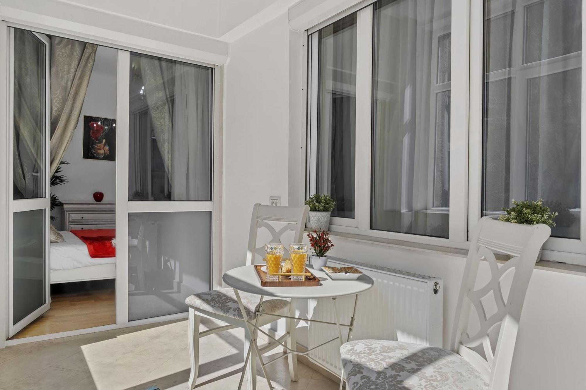 Sweet Luxury Three Rooms Apartment City Center Universitate Bucarest Exterior foto