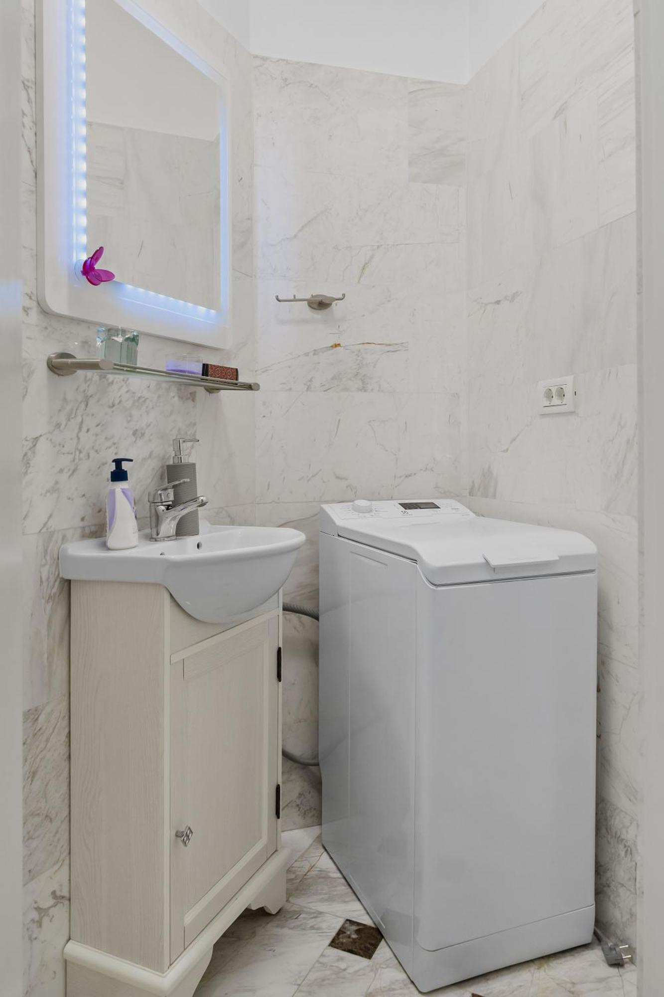 Sweet Luxury Three Rooms Apartment City Center Universitate Bucarest Exterior foto