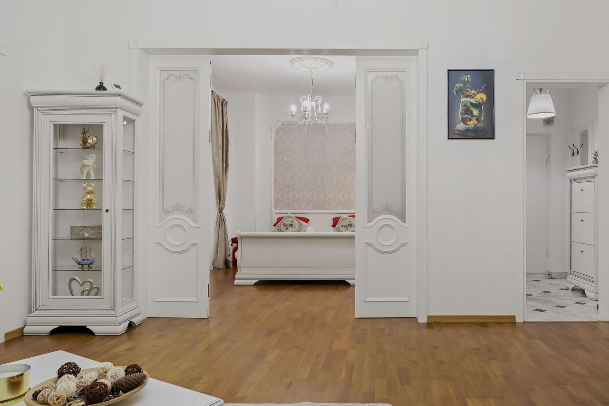 Sweet Luxury Three Rooms Apartment City Center Universitate Bucarest Exterior foto