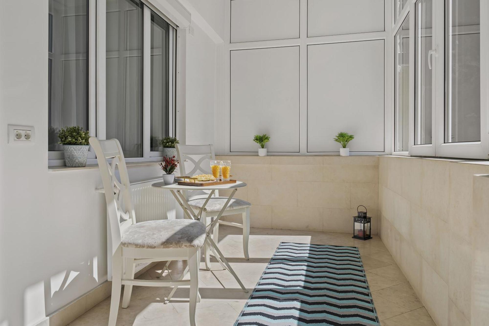 Sweet Luxury Three Rooms Apartment City Center Universitate Bucarest Exterior foto