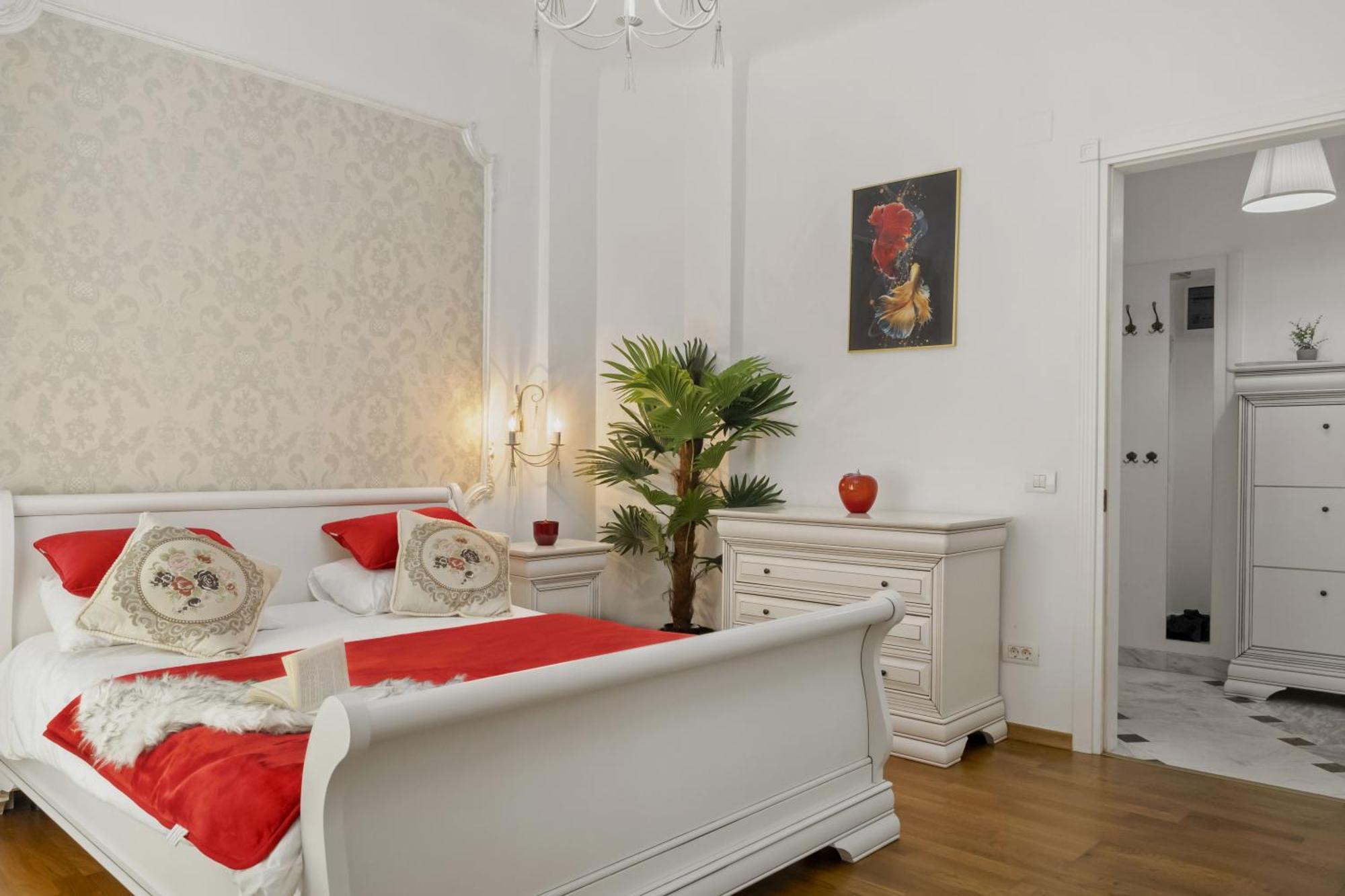 Sweet Luxury Three Rooms Apartment City Center Universitate Bucarest Exterior foto